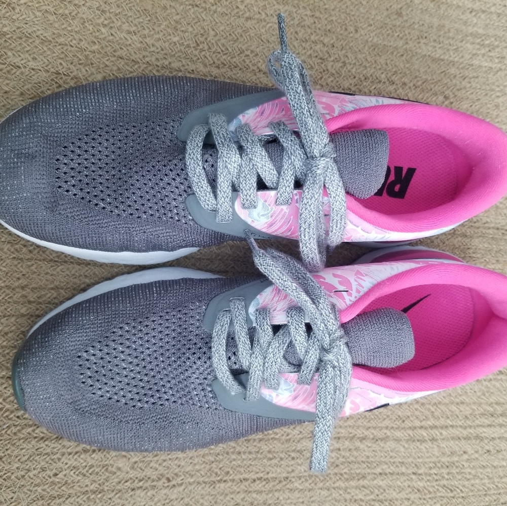 Euc- Nike Flyknit Odyssey React Running Sneakers - image 8